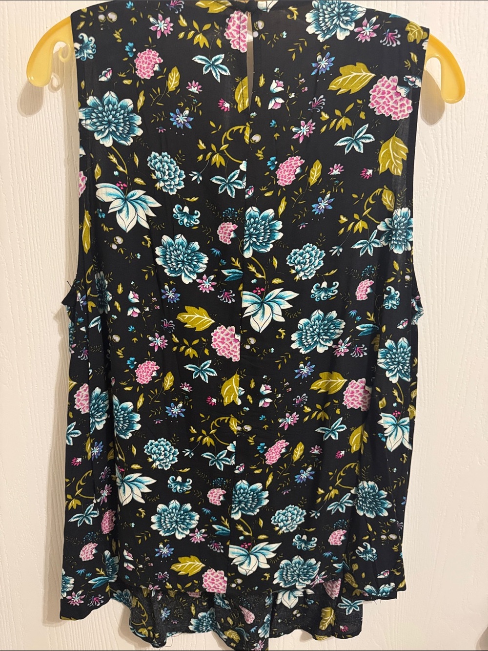 Hazel Black Floral Sleeveless Crocheted Trim Neckline Women’s XL Flowy Shirt Top - Picture 9 of 10